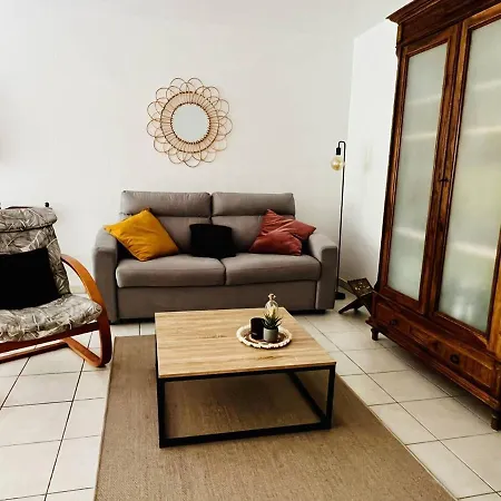 : T2 Calme Avec Terrasse, Parking, Internet - Fr-1-495-124